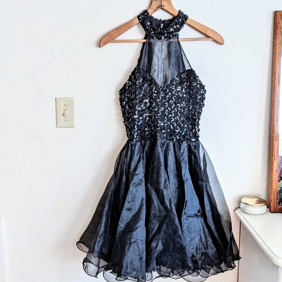 Faviana Dresses & Skirts - Sold! NWT Vintage Y2K Faviana Sequin High Neck Backless Dress